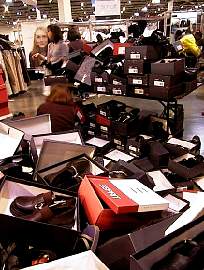 Romok a vsrlk rohama utn