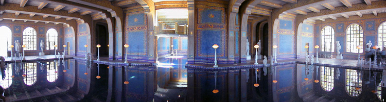 Fedett római stílusú medence