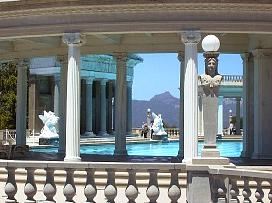 Hearst kastély - Neptun medence oldalról