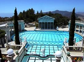 Hearst kastély - Neptun medence a teraszról