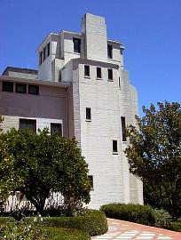 Hearst kastély - Befejezetlen torony