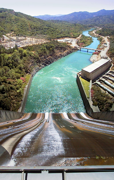 Kilatas a Shasta Dam-rol