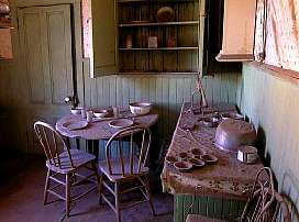 Epsegben maradt porlepte konyha